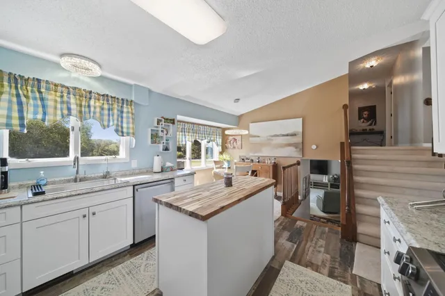 $379,900 | 7165 Clinton Road, Jackson, MI 49201