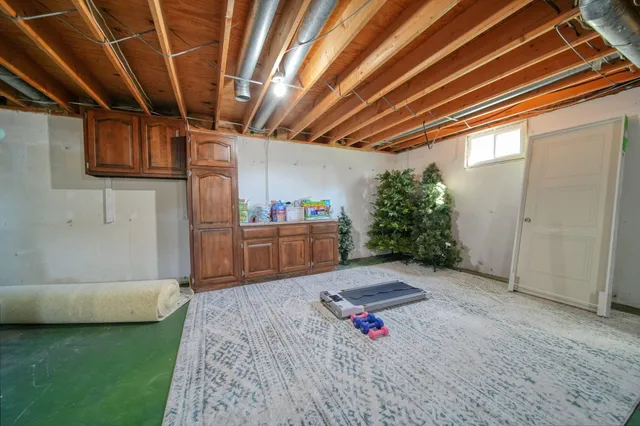 $379,900 | 7165 Clinton Road, Jackson, MI 49201