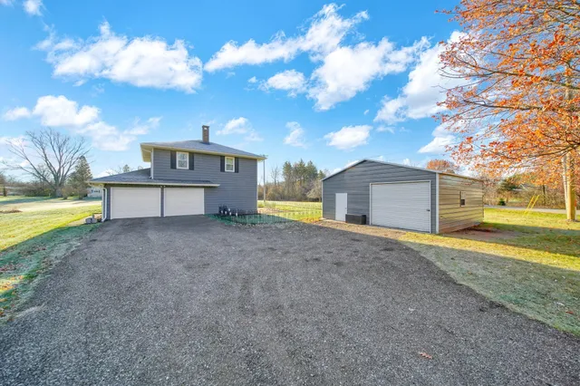 $379,900 | 7165 Clinton Road, Jackson, MI 49201