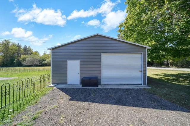 $379,900 | 7165 Clinton Road, Jackson, MI 49201