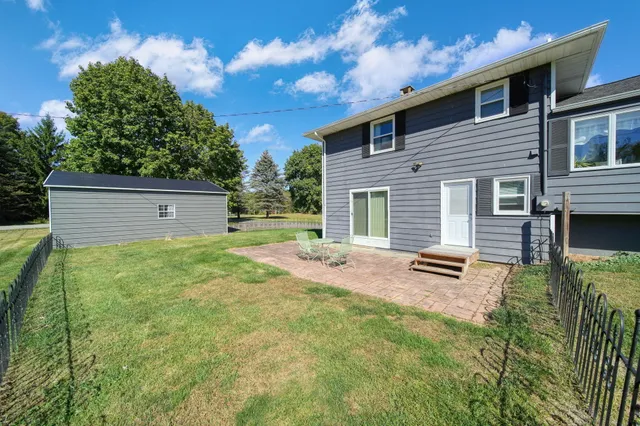 $379,900 | 7165 Clinton Road, Jackson, MI 49201