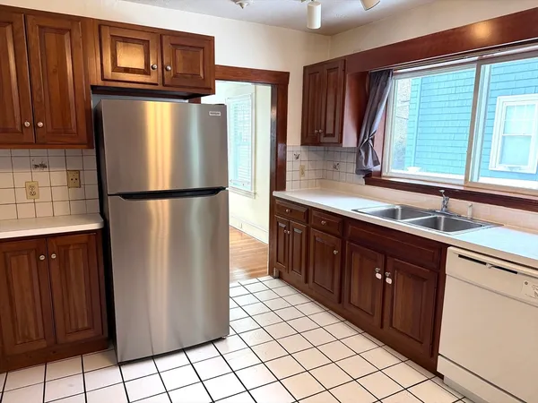 $3,295 | 234 Brook Road, Unit 1, Milton, MA 02186