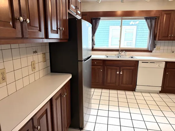 $3,295 | 234 Brook Road, Unit 1, Milton, MA 02186