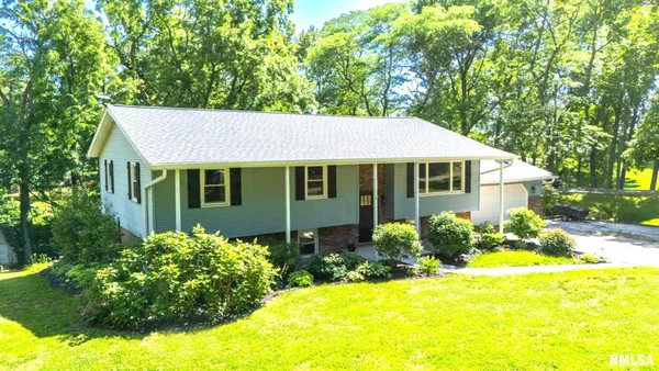 $297,500 | 3805 Garden Court, Pekin, IL 61554