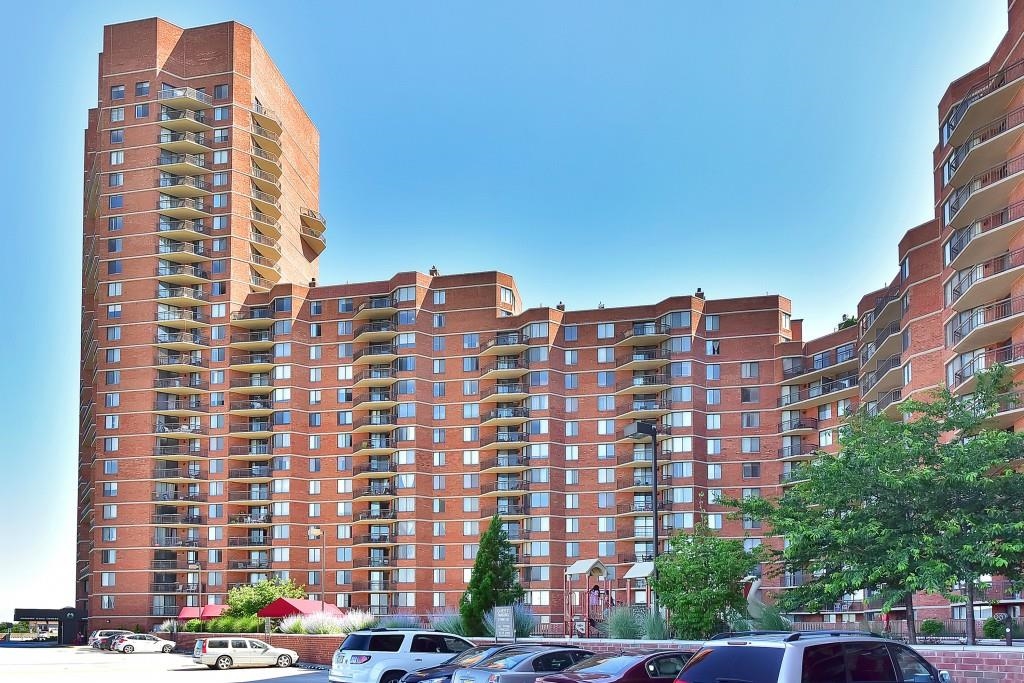 1908 Harmon Cove Tower, Unit 1908 Secaucus, NJ 07094 - Photo 30 of 49
