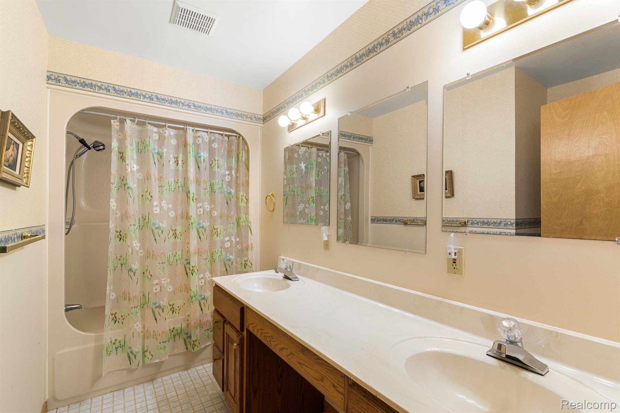 6161 Latson Court Howell, MI 48855 - Photo 21 of 60 Gallery Image 21