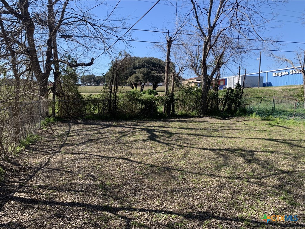 212 East Valley Road, Unit B Harker Heights, TX 76548 - Photo 15 of 16 a backyard of a house with lots of green space