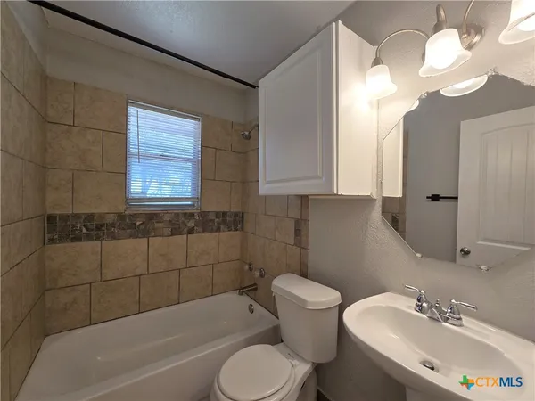 $800 | 212 East Valley Road, Harker Heights, TX 76548