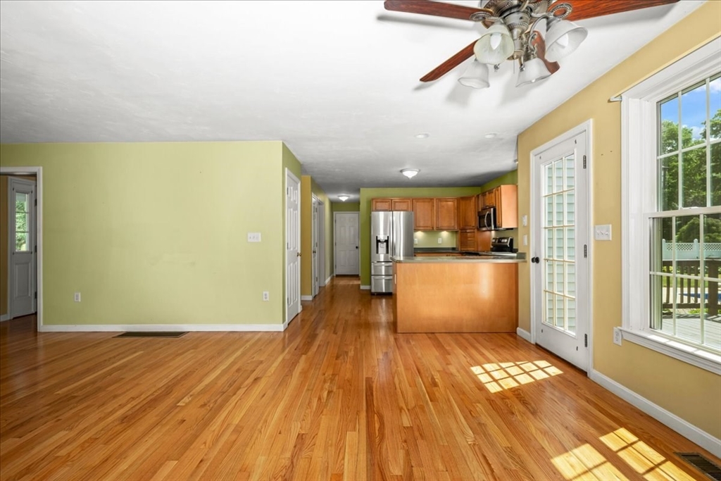 20 Hilltop Farm Road Auburn, MA 01501 - Photo 8 of 40