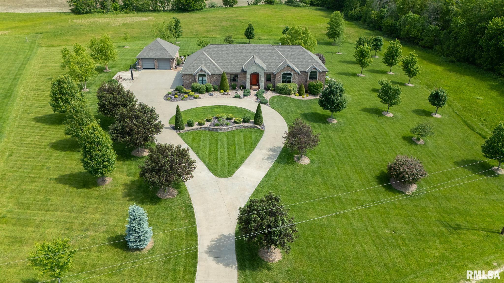 507 East High Street Mendon, IL 62351 - Photo 2 of 43