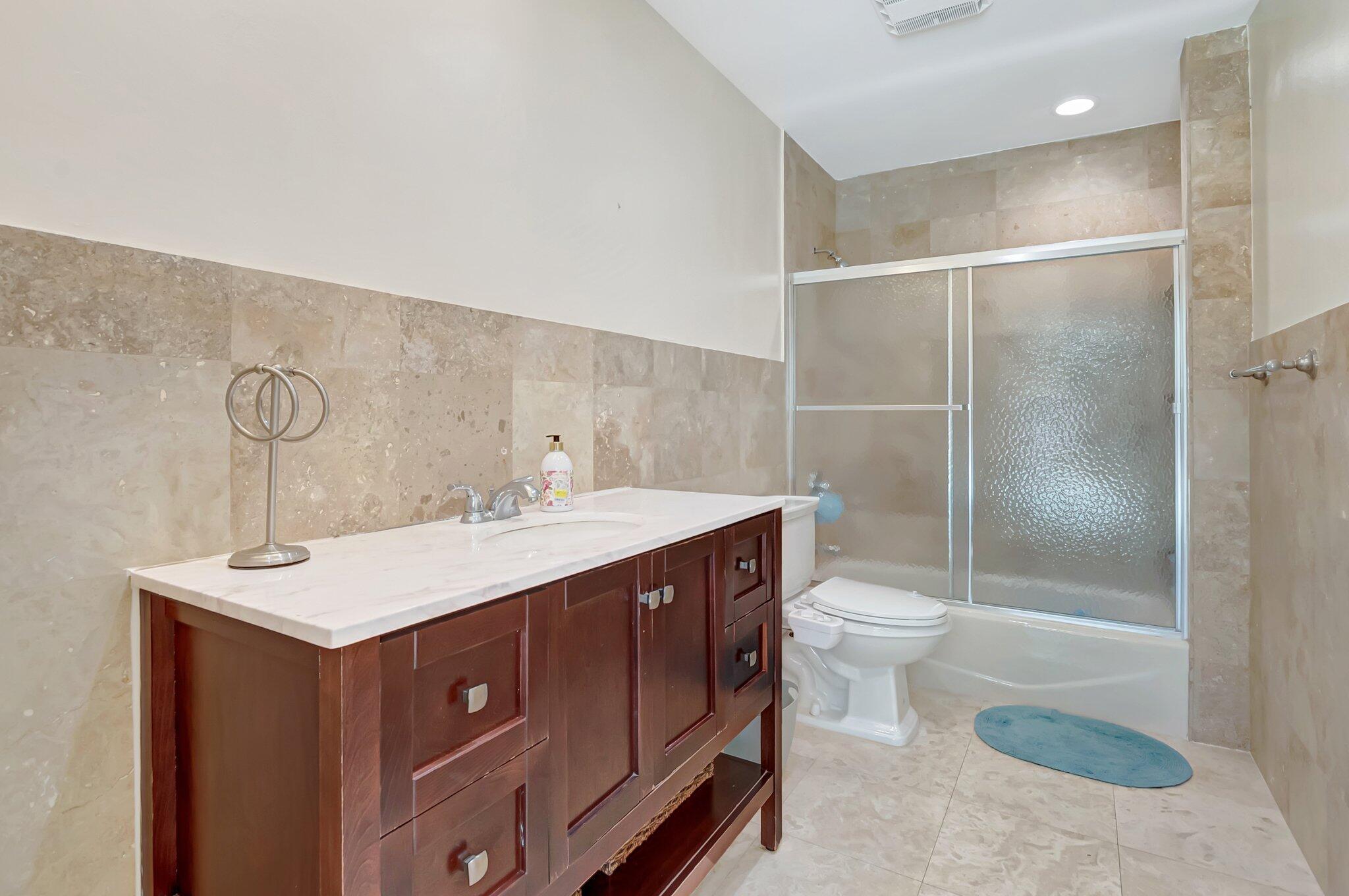 701 Northwest 8th Avenue Boca Raton, FL 33486 - Photo 20 of 40 Bathroom 1