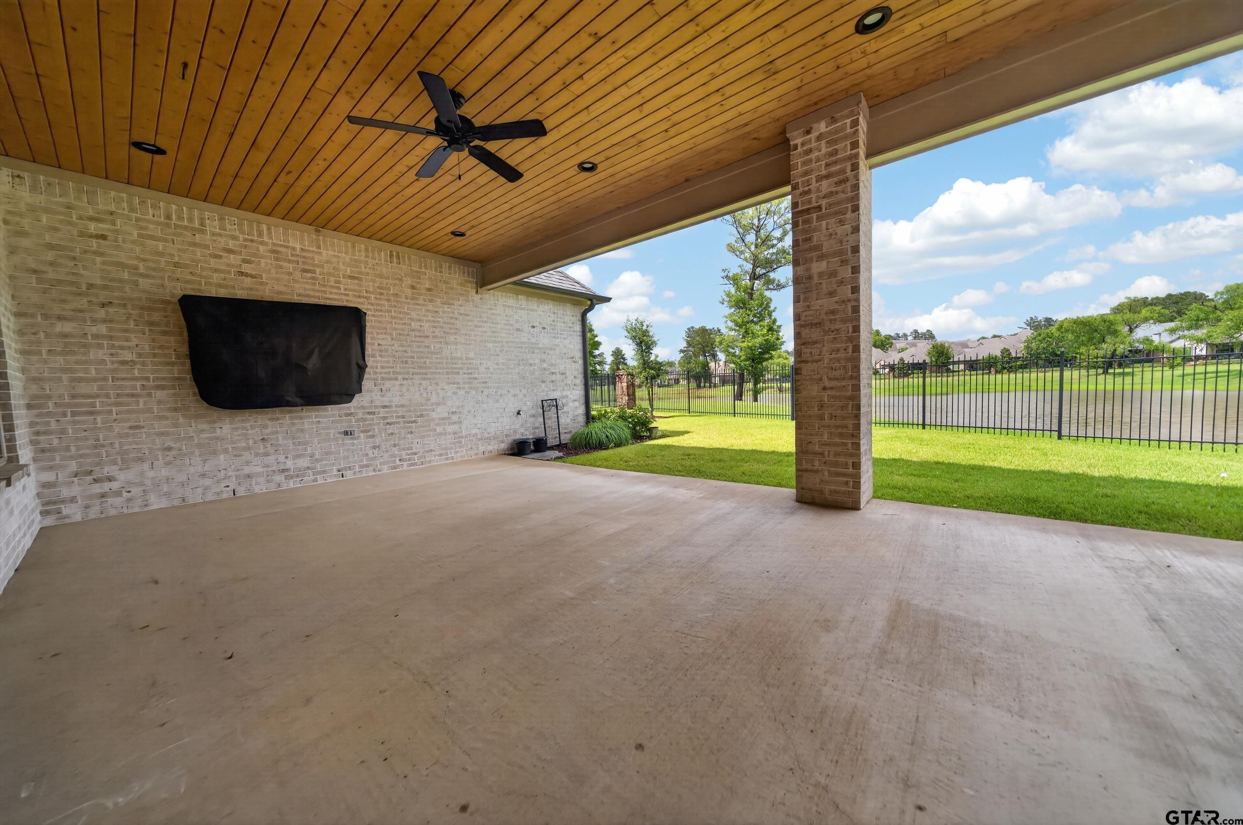 7517 Cross Gate Way Tyler, TX 75703 - Photo 23 of 47 a view of a livingroom with a flat screen tv