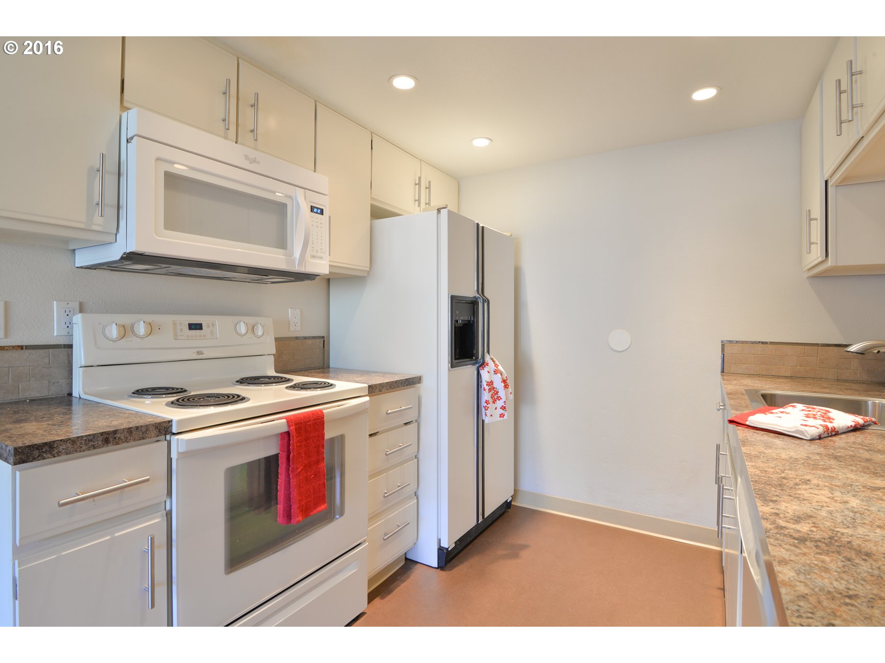 86 Kingsgate Road, Unit G103 Lake Oswego, OR 97035 - Photo 6 of 22 Gallery Image 6