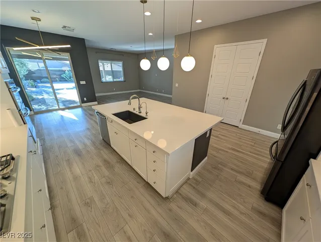 $2,900 | 4535 Herbert River Avenue, Las Vegas, NV 89141