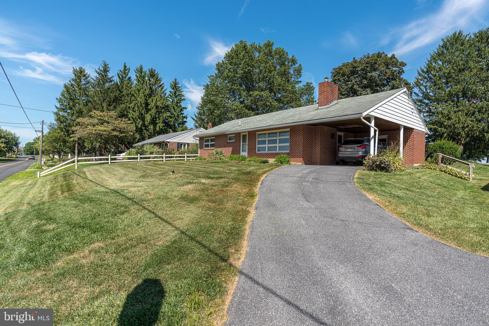 829 Pine Hill Road Lititz, PA 17543 - Photo 2 of 31
