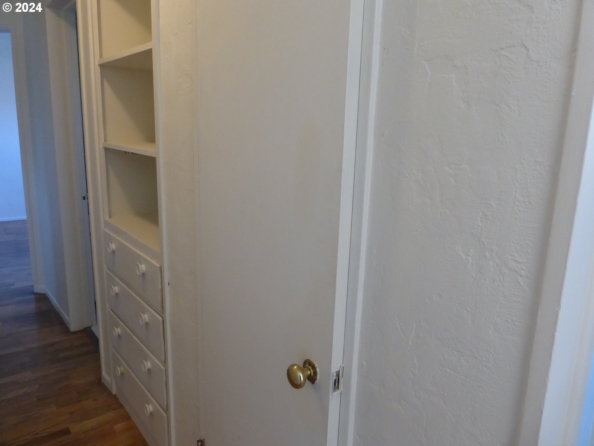 1816 Carter Lane Springfield, OR 97477 - Photo 17 of 35 a view of a hallway