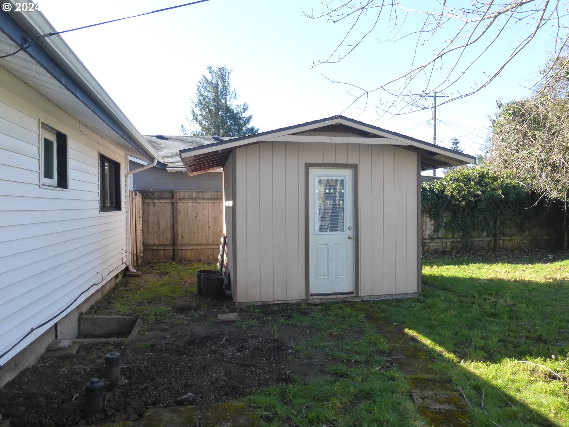 1816 Carter Lane Springfield, OR 97477 - Photo 5 of 35 a backyard of a house with lots of green space