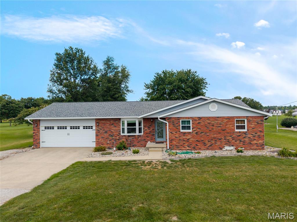 12941 Daiber Road Highland, IL 62249 - Photo 2 of 31