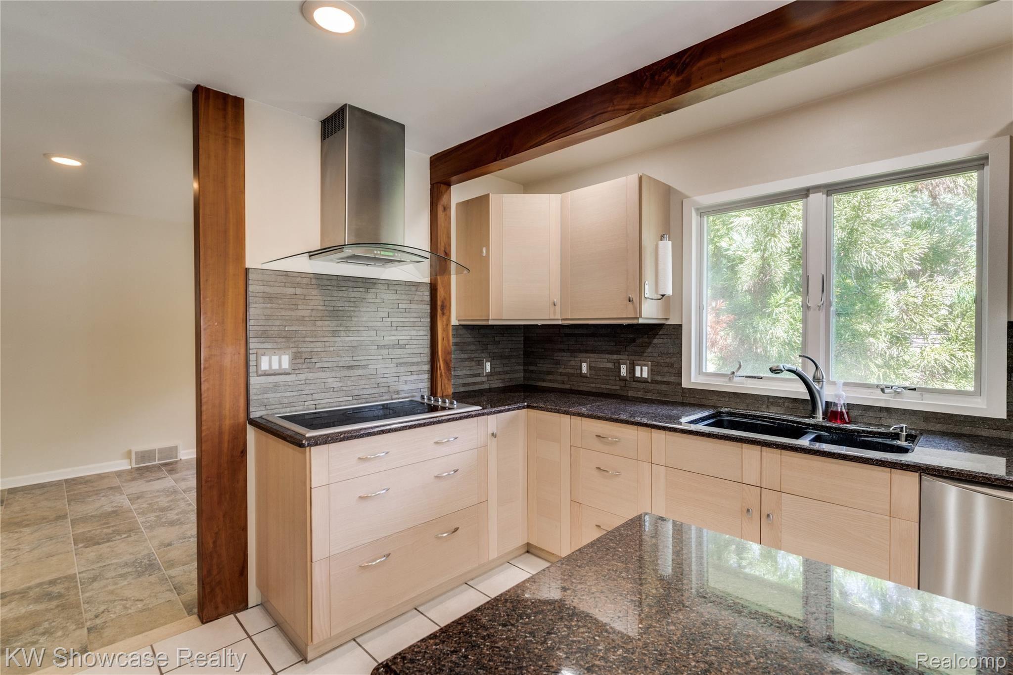 1526 Merry Road Waterford, MI 48328 - Photo 16 of 66 Interiors (12 of 54).jpg