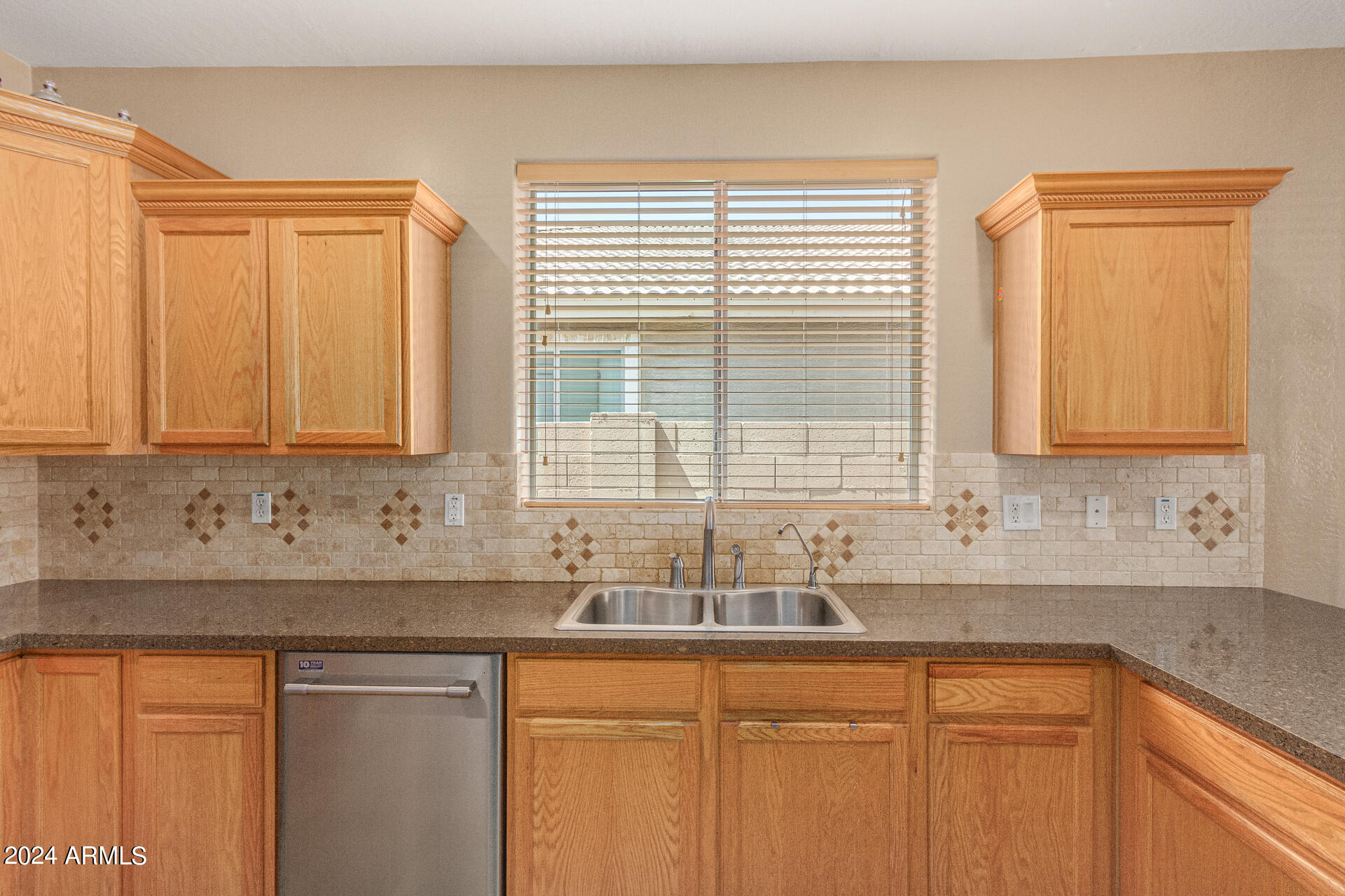 2330 West Beverly Rd. Phoenix, AZ 85041 - Photo 4 of 24 12-Beverly