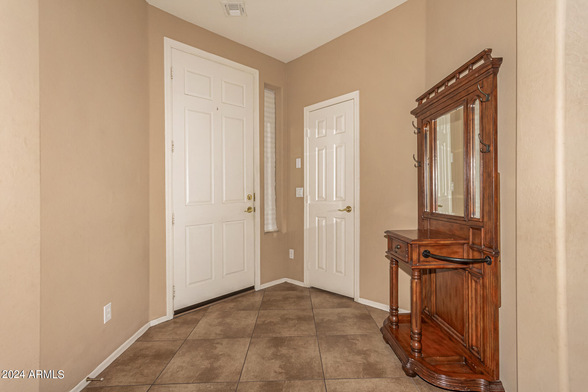 2330 West Beverly Rd. Phoenix, AZ 85041 - Photo 5 of 24 08-Beverly