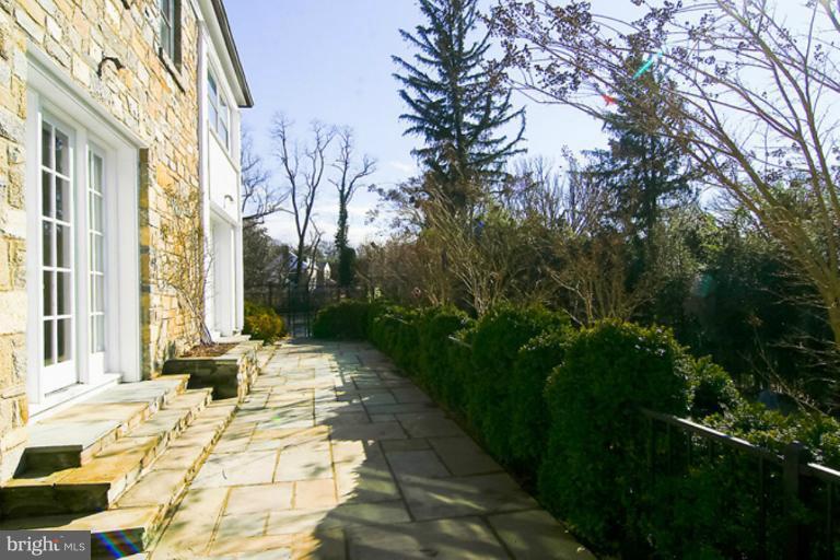 2930 Foxhall Road Northwest Washington, DC 20016 - Photo 3 of 17 Exterior (Rear)