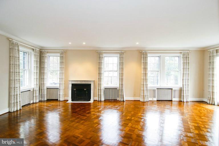 2930 Foxhall Road Northwest Washington, DC 20016 - Photo 9 of 17 Living Room