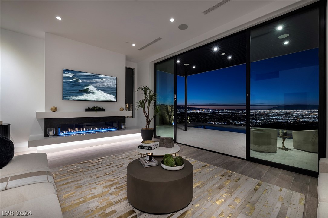 607 Overlook Rim Drive Henderson, NV 89012 - Photo 3 of 52 Gallery Image 3