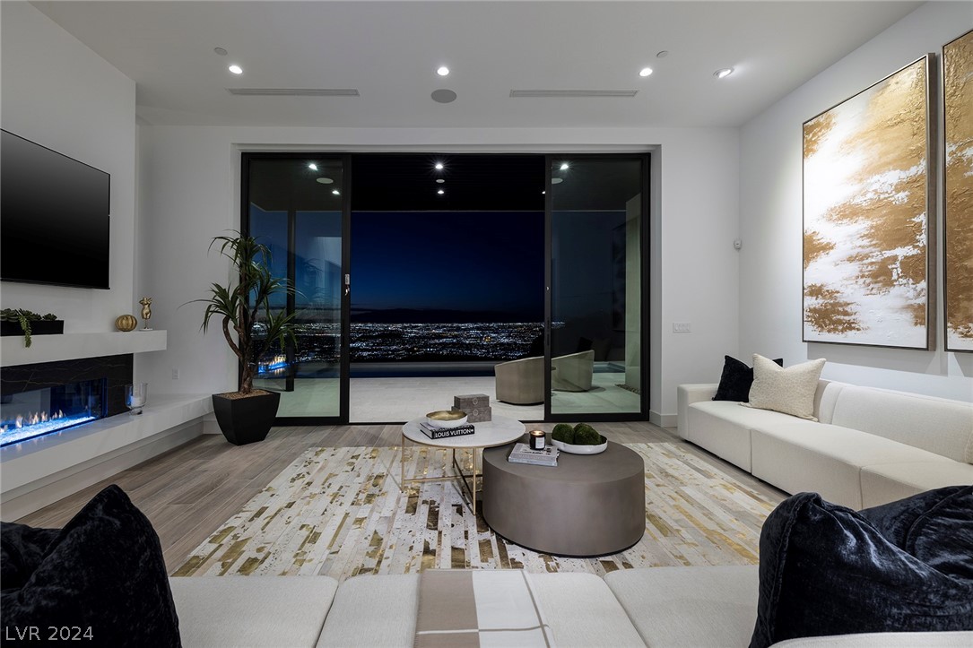 607 Overlook Rim Drive Henderson, NV 89012 - Photo 4 of 52 Gallery Image 4