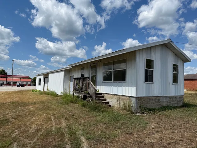 a view of a house with backyard and entertaining space