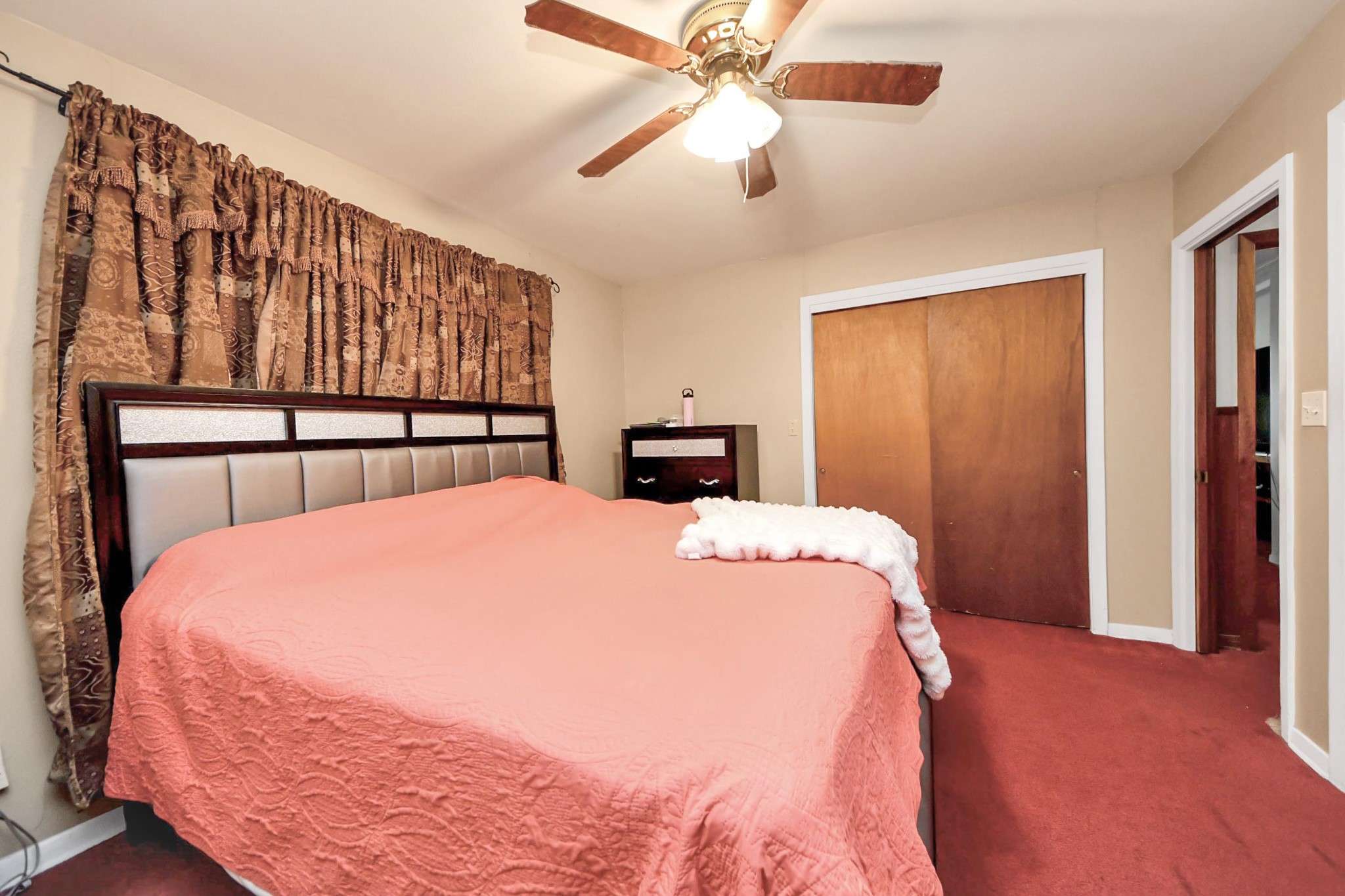 2990 FM 1163 Road El Campo, TX 77437 - Photo 42 of 50 a bedroom with a large bed and a chandelier