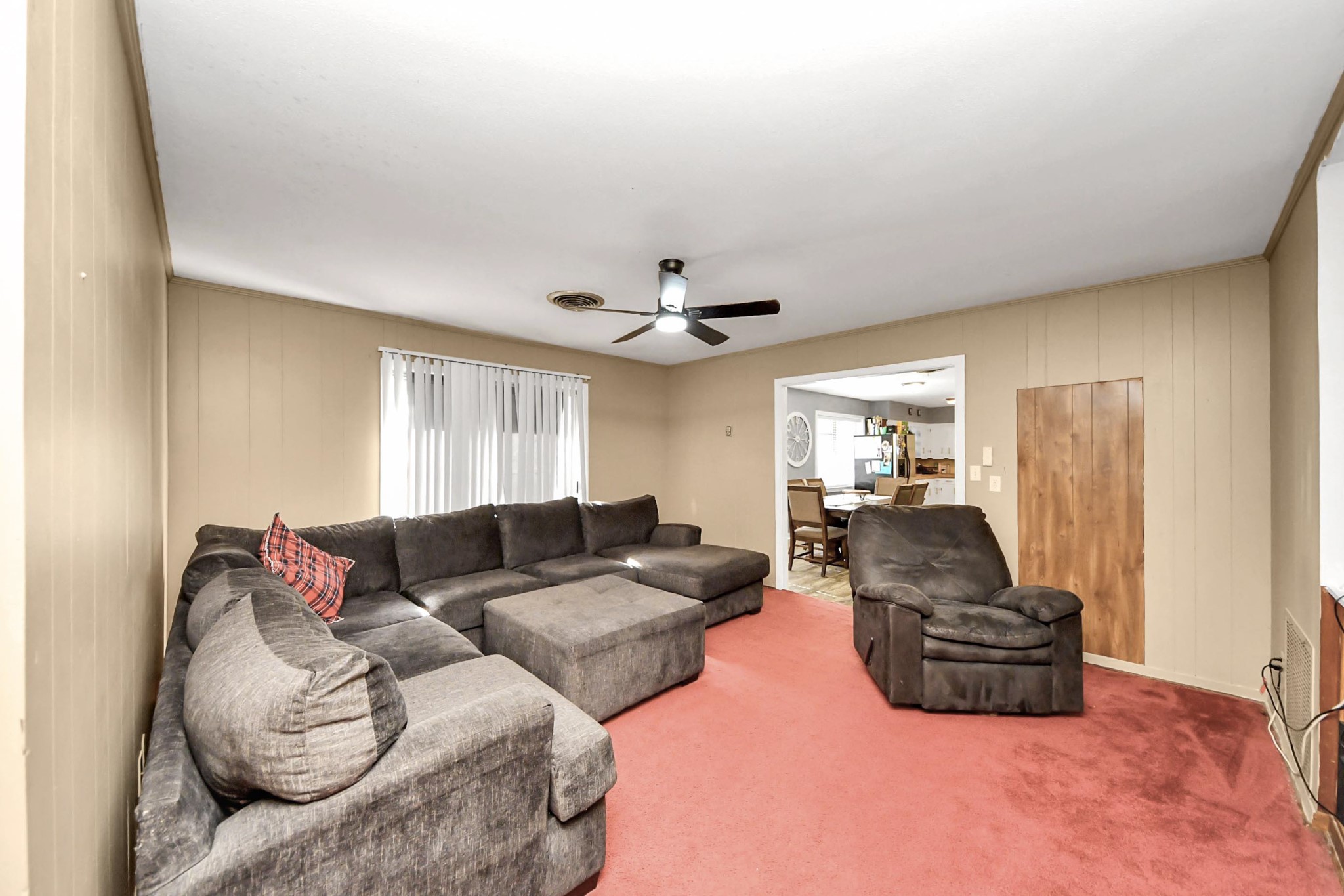 2990 FM 1163 Road El Campo, TX 77437 - Photo 49 of 50 a living room with furniture ceiling fan and a window