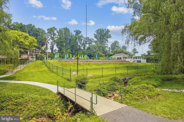 a view of a tennis court