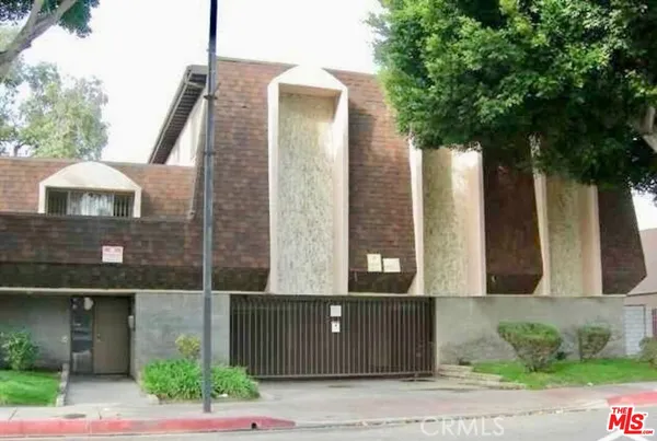 $379,000 | 223 South Acacia Avenue, Unit 201, Compton, CA 90220