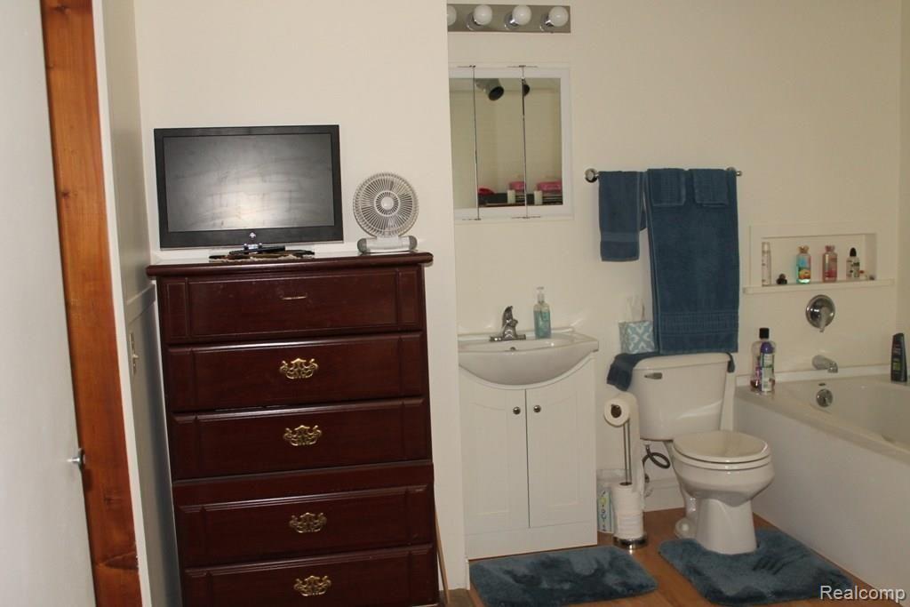 5869 Mabley Hill Road Fenton, MI 48430 - Photo 26 of 43 Mabley Hill 586933.JPG