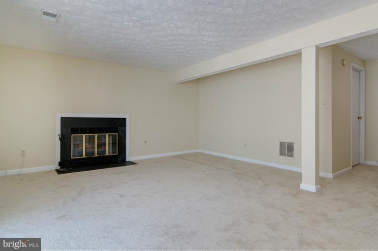 12109 Sundance Court Reston, VA 20194 - Photo 14 of 21 Family Room