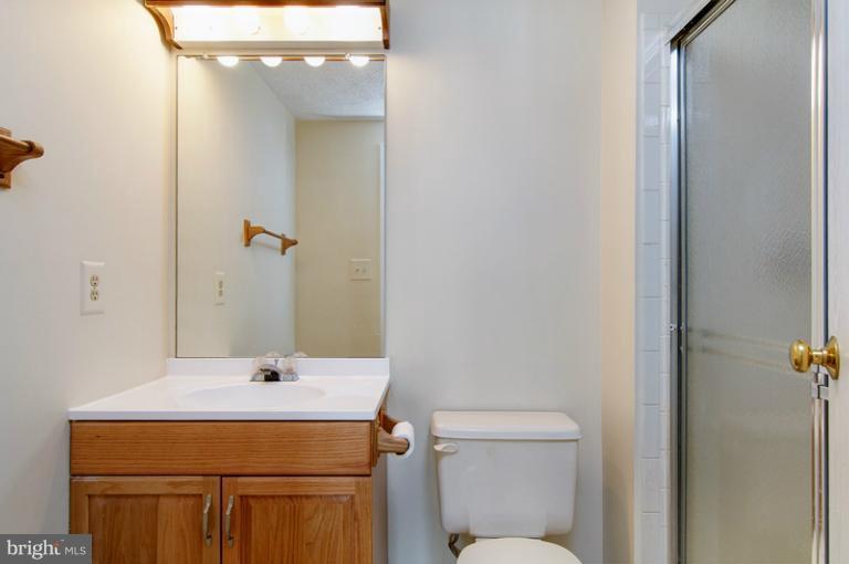 12109 Sundance Court Reston, VA 20194 - Photo 3 of 21 Bath