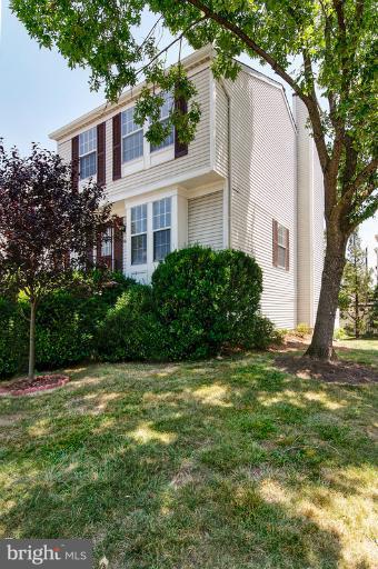 12109 Sundance Court Reston, VA 20194 - Photo 4 of 21 Exterior (Front)