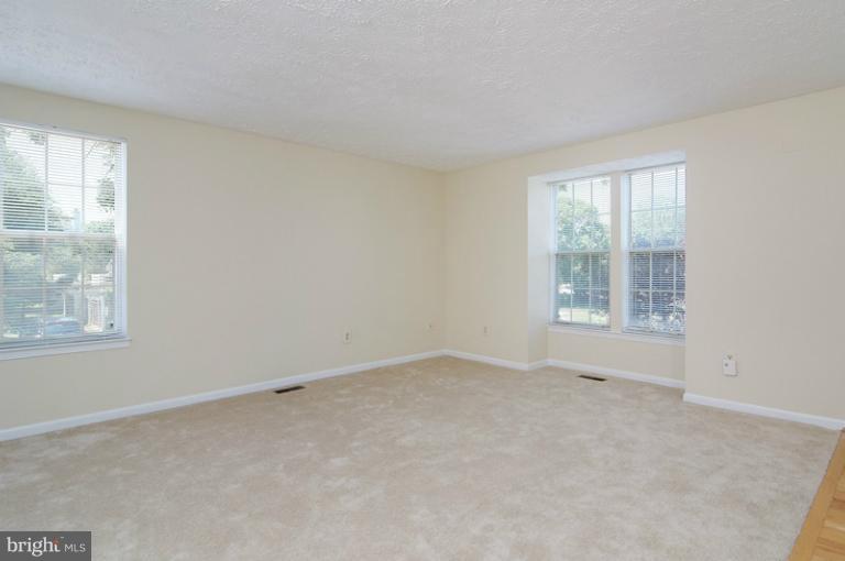 12109 Sundance Court Reston, VA 20194 - Photo 5 of 21 Living Room