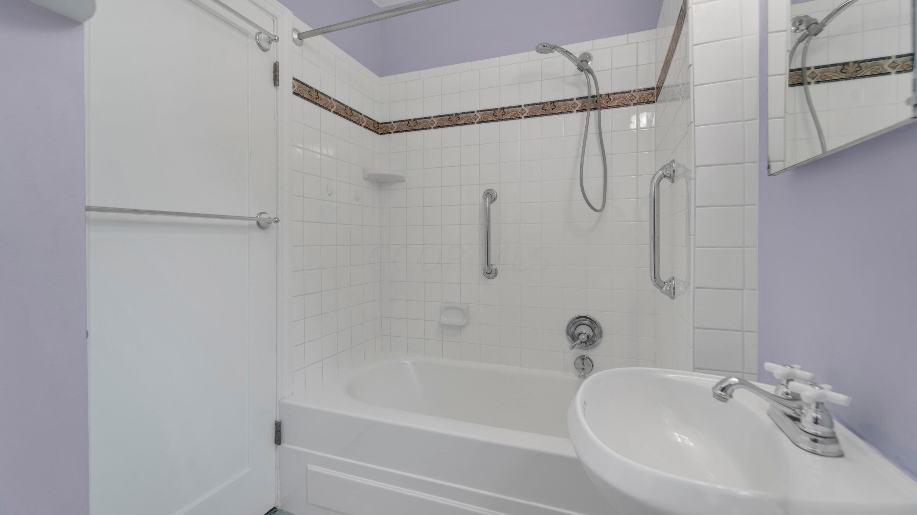 261 Wetmore Road Columbus, OH 43214 - Photo 11 of 38 Bath with Pedestal Sink