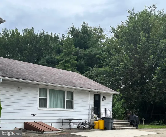 $2,350 | 229 Oakland Avenue, Audubon, NJ 08106