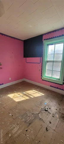 a view of empty room with window