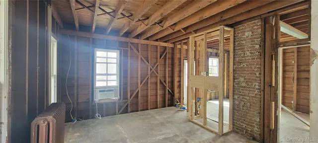 a view of entryway with a front door