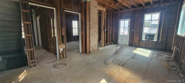 a view of an entryway with a livingroom