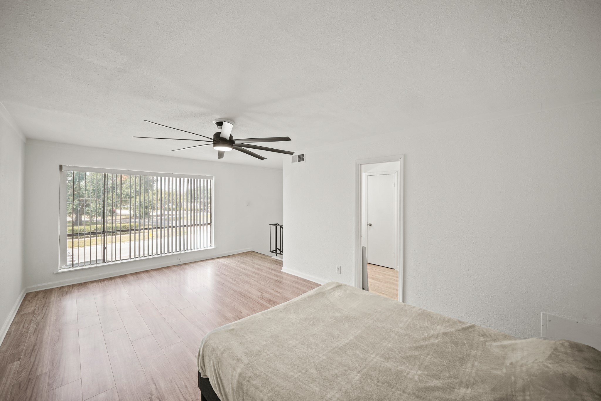 7047 Bissonnet Street, Unit 62 Houston, TX 77074 - Photo 9 of 15 a view of a room with wooden floor and windows