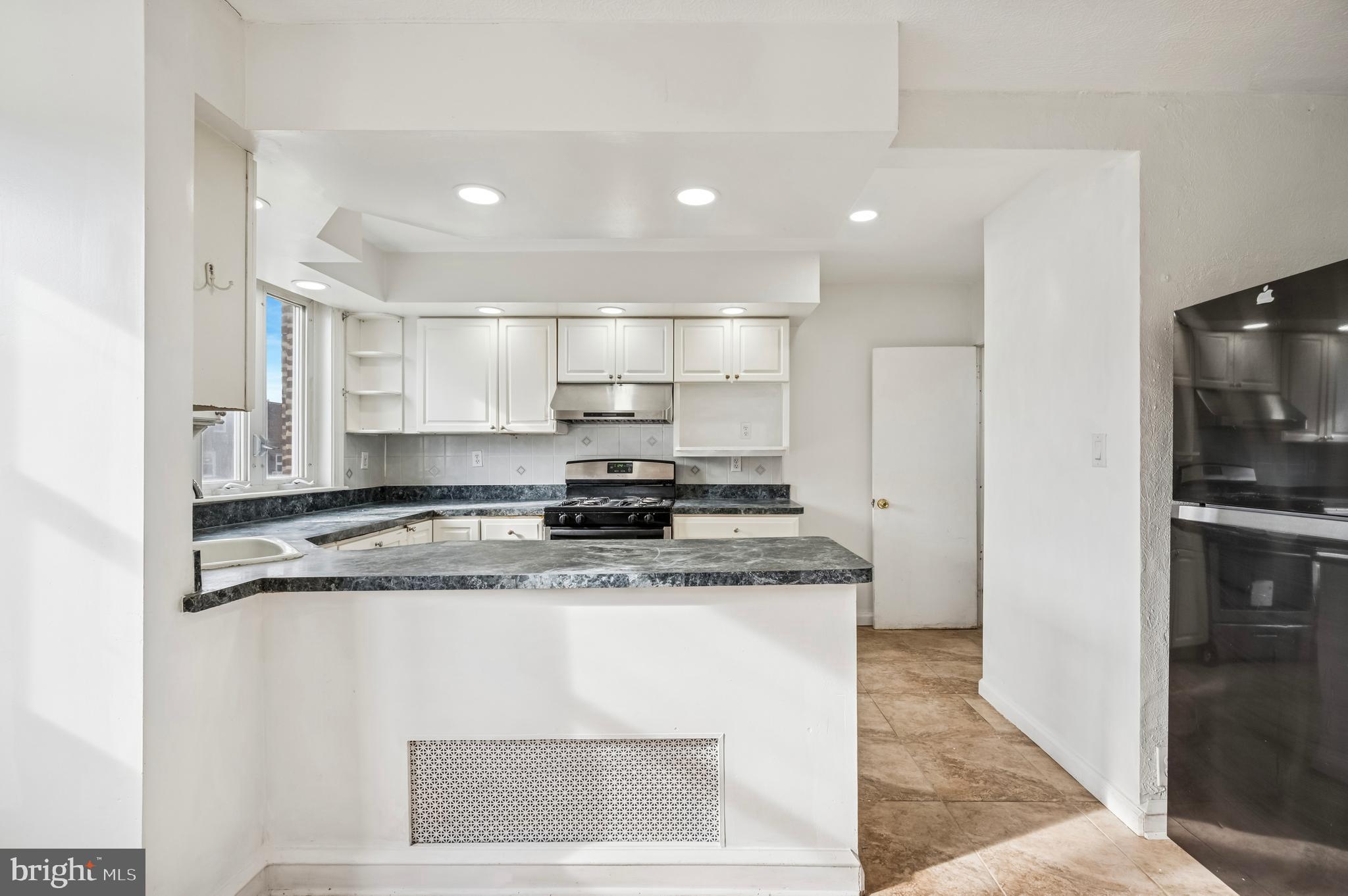 2930 Glenview Street Philadelphia, PA 19149 - Photo 7 of 25