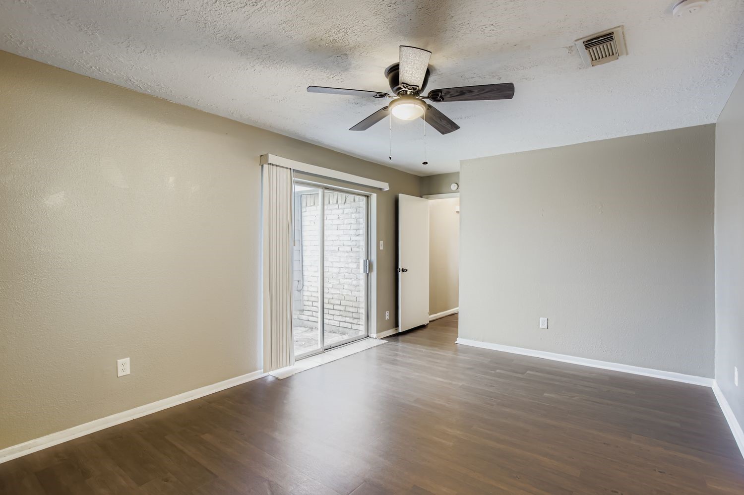 5607 Circlegate Drive Spring, TX 77373 - Photo 12 of 24 Primary Bedroom