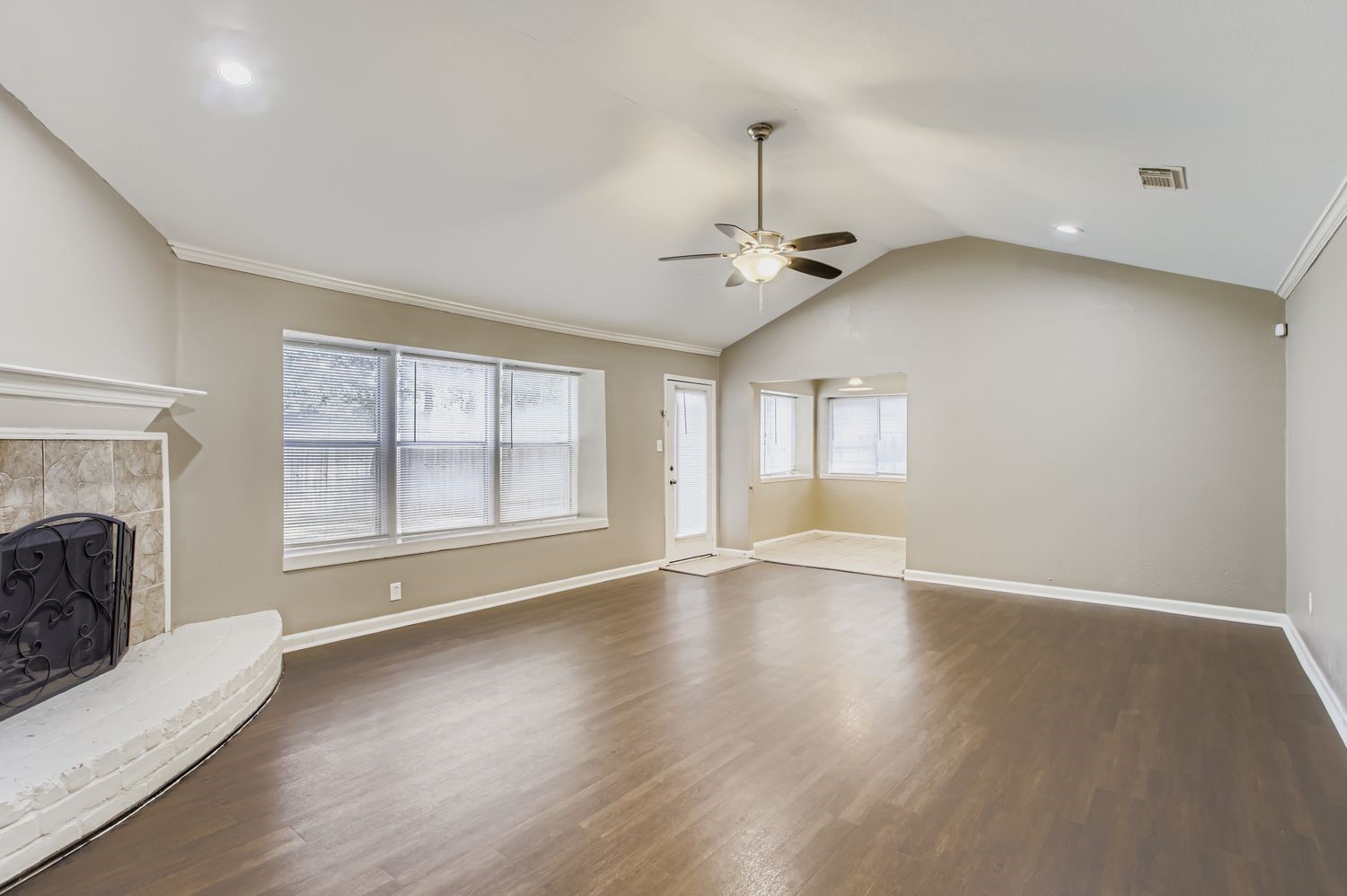 5607 Circlegate Drive Spring, TX 77373 - Photo 5 of 24