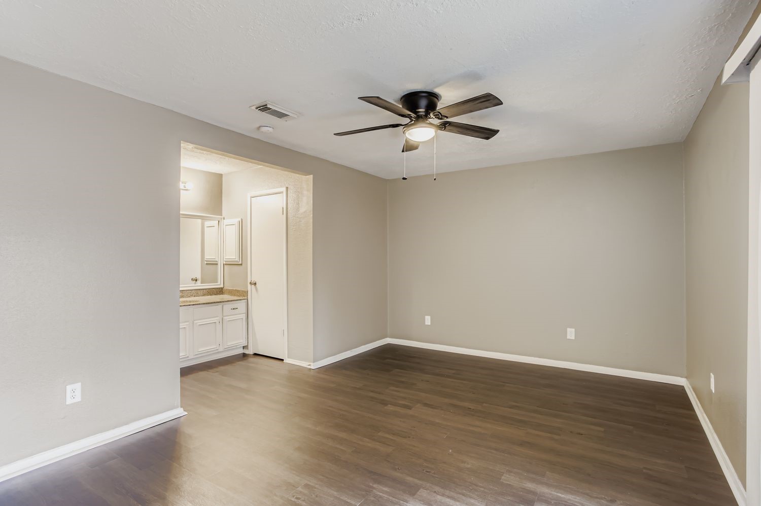 5607 Circlegate Drive Spring, TX 77373 - Photo 10 of 24 Primary Bedroom