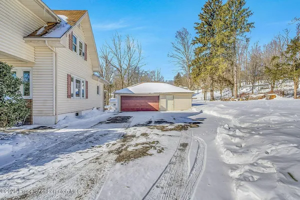 a view of a yard with a house
